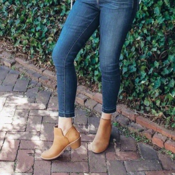 NIB Tan V Split Cut Out Detail Ankle Booties - Picture 2 of 4